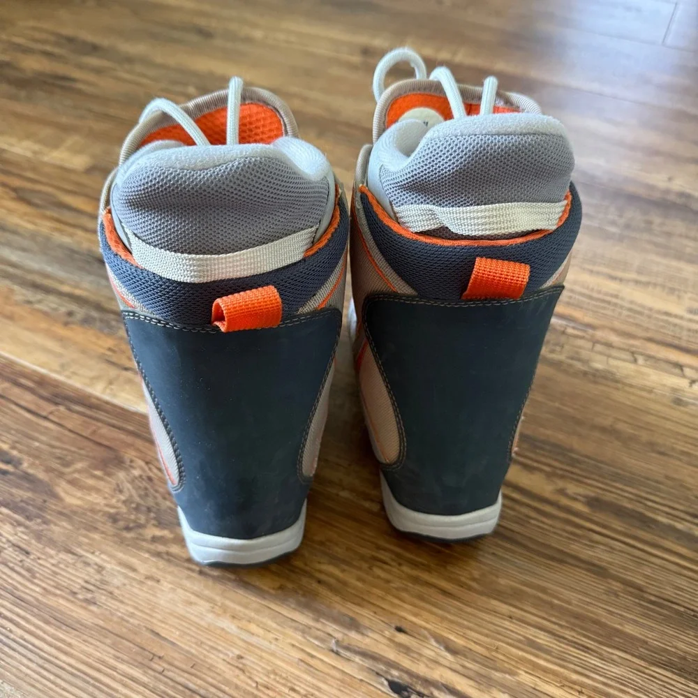 Burton Moto Kids Snowboard Boots Size 1 Tan Grey Orange Lace‎ Up Winter Sports